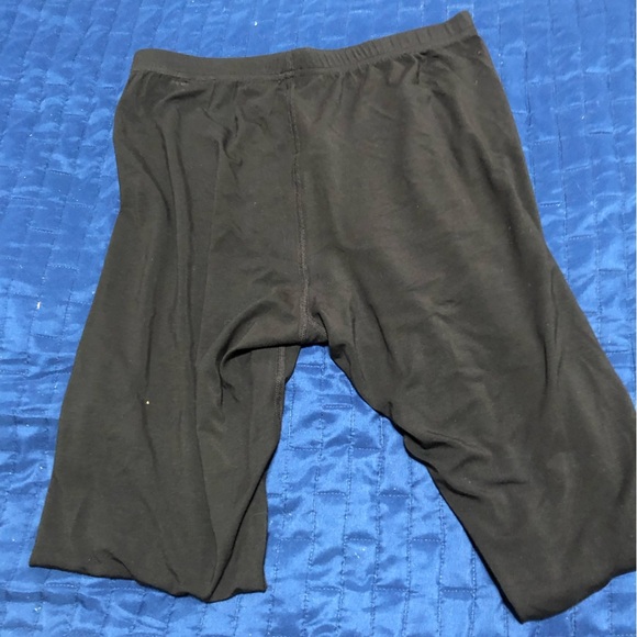 Blue Sky Black leggings- size small - 95% bamboo- 5% Lycra- like new - Picture 6 of 6